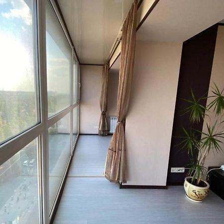 Проспект Мира 35 Апартаменты Kryvyj Rih Exteriör bild